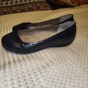 CLIFFS BY WHITE MOUNTAIN GUC WOMEN'S SIZE 8 CLARA SLIPON SHOES